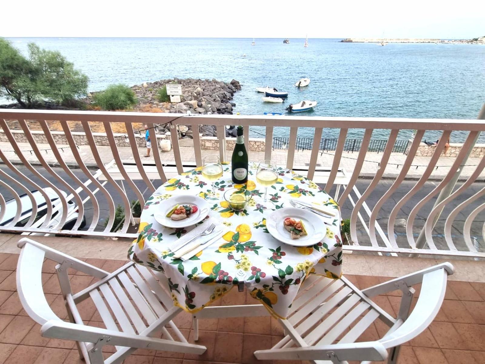 Super Panorama & Astonishing Apartment Seaview Giardini-Naxos Kültér fotó