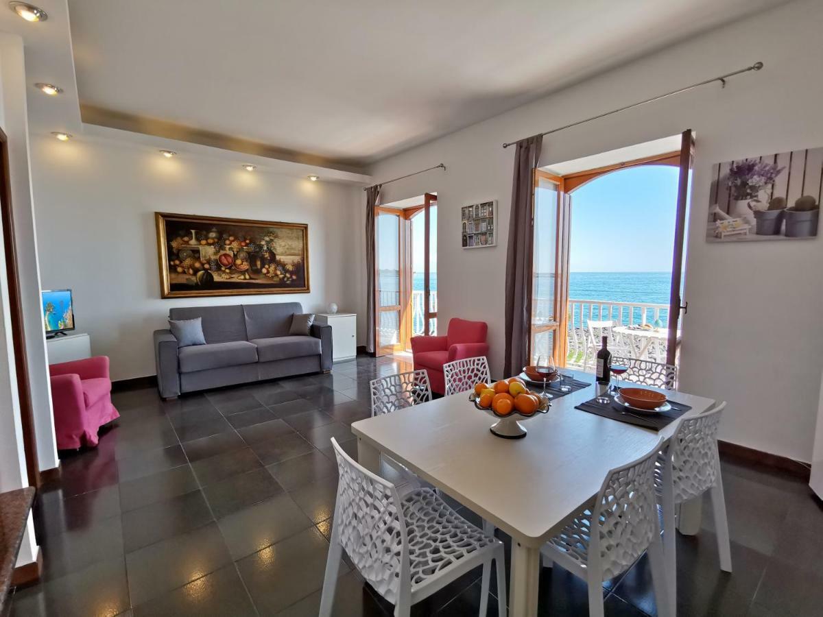 Super Panorama & Astonishing Apartment Seaview Giardini-Naxos Kültér fotó