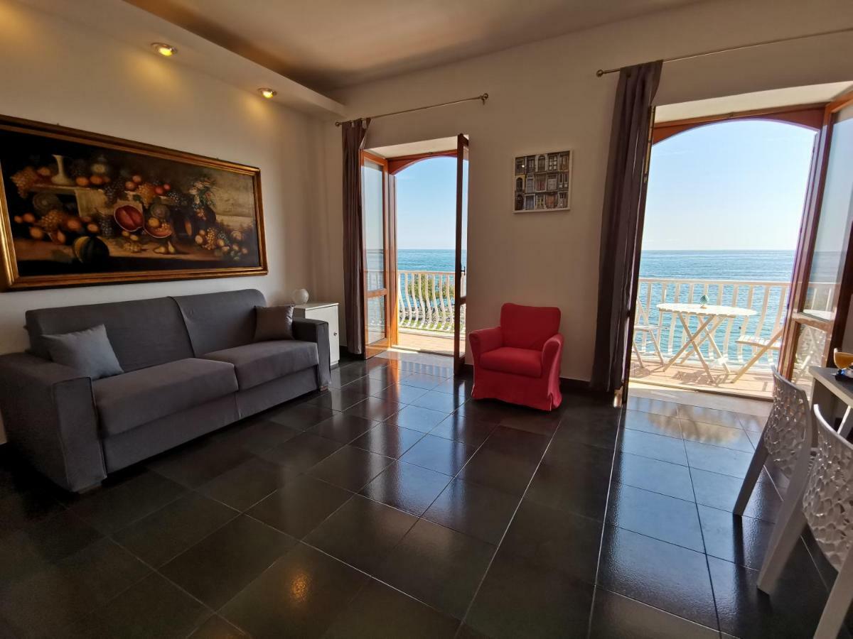 Super Panorama & Astonishing Apartment Seaview Giardini-Naxos Kültér fotó