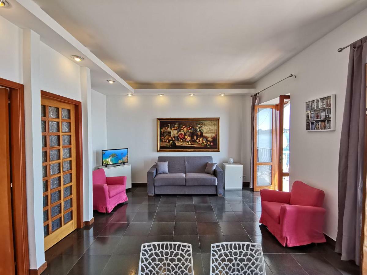Super Panorama & Astonishing Apartment Seaview Giardini-Naxos Kültér fotó